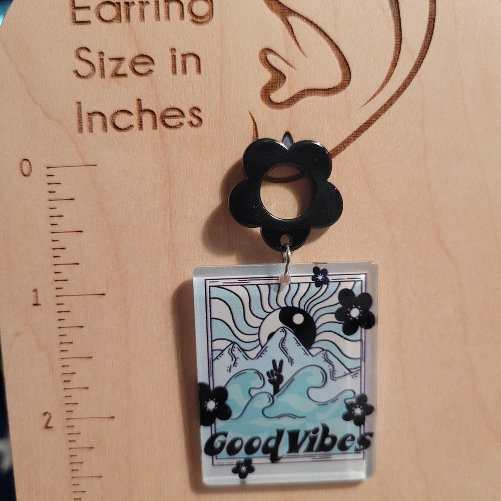 NEW Good Vibes Yin Yang Peace Sign Flower Power Dangle Earrings - Picture 3 of 5